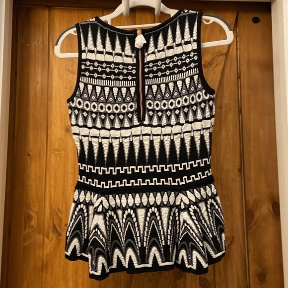 Milly Woman’s Graphic Jacquard Flare Shell-Blavk/White Petite NWT - Picture 5 of 8